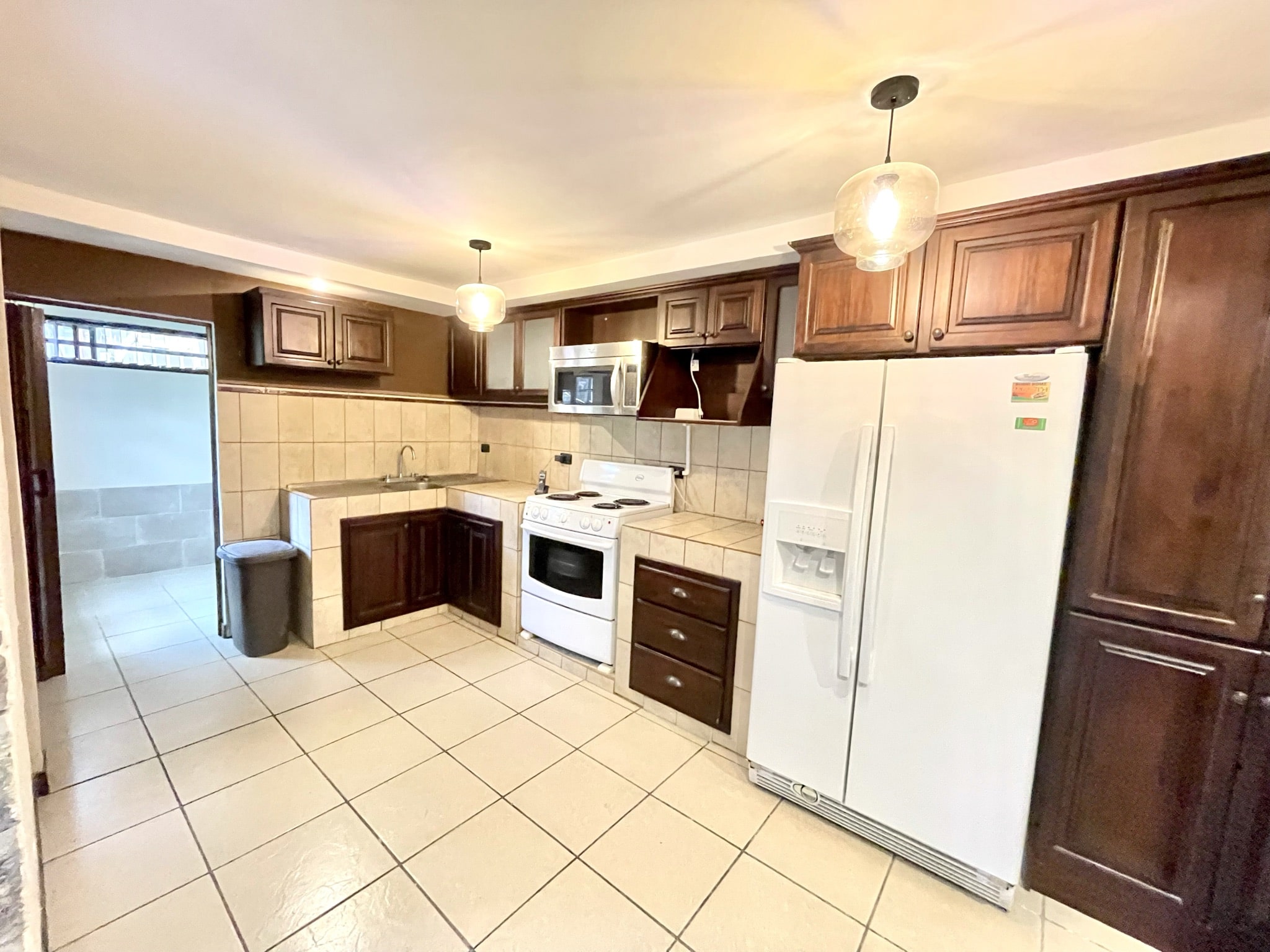 Casa amplia en venta en Santo Domingo con apartamento (CH-001) – Geosi